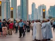 Stipendi degli Emirati Arabi Uniti 2025: cosa guadagnano realmente i lavoratori senza salario minimo