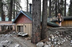 La pioggia in California potrebbe attenuarsi, ma sono possibili ulteriori colate di fango e inondazioni, dicono i meteorologi