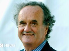 Tributi si riversano in tutta l’India per il venerato conduttore televisivo della BBC Sir Mark Tully