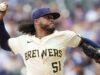 I Mets acquisiscono l’asso Freddy Peralta in scambio con Brewers
