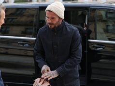 David Beckham e figli fotografati alla settimana della moda di Parigi nel mezzo di una faida familiare