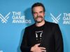 David Harbour afferma che sta “vivendo i suoi sogni” dopo aver abbandonato l’alcol e aver affrontato il suo disturbo bipolare “maniacale e caotico” – tre mesi dopo la rottura del matrimonio