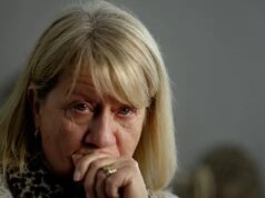 Una donna, 64 anni, piange per paura che la sorella che non ha mai incontrato la “rifiuterà”.