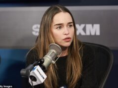 Emilia Clarke, 39 anni, rivela paure strazianti sulla maternità poiché teme che un bambino possa ereditare la sua condizione pericolosa per la vita