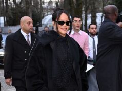 Rihanna è l’epitome dell’eleganza in un abito nero con volant e occhiali da sole mentre si unisce advert Anya-Taylor Pleasure, Jennifer Lawrence e Karlie Kloss alla sfilata Dior costellata di stelle durante la PFW