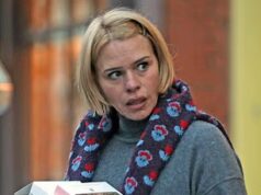 Billie Piper abbandona i suoi capelli rossi e svela un nuovo caschetto biondo durante un’uscita tranquilla a Primrose Hill
