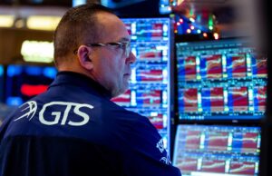 Il rendimento dei titoli del Tesoro statunitensi a 30 anni sale di 9 punti base mentre si riaccendono i timori di una guerra commerciale