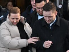 La Groenlandia non si arrenderà, afferma il Primo Ministro, poiché la Danimarca avverte che l’ordine mondiale come sappiamo è finito