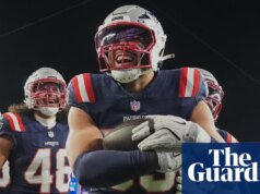 I Patriots soffocano i Chargers e vincono la loro prima partita di playoff in sette anni