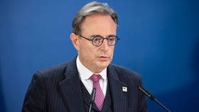 Il volo di Trump a Davos torna indietro dopo un “problema elettrico”