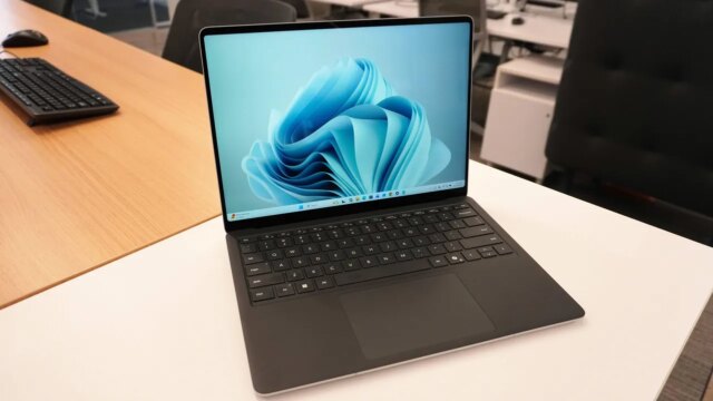 1769038223_surface-laptop-5g-3.jpg