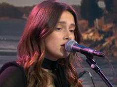 Sessioni del sabato: Lily Fitts si esibisce "Battimi"