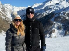 Tess Daly sorride con Vernon Kay mentre intraprendono un “viaggio ricco di eventi” dopo l’uscita di Strictly