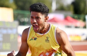 Primatista nazionale del salto con l’asta, allenatore costretto dalle Ferrovie a pagare per viaggiare con i equipment