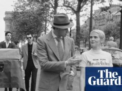 “Ho il Sì tatuato sul piede!” Zoey Deutch parla del ruolo di Jean Seberg in una gioiosa celebrazione del classico di Godard Senza fiato