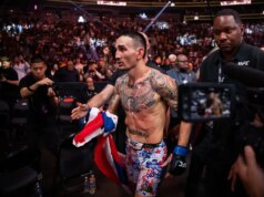 Max Holloway e Charles Oliveira lottano per il titolo come headliner di UFC 326