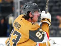 Mitch Marner dei Knights prende di mira i Leafs in un incontro emotivo