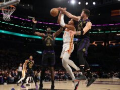 I Lakers segnano 81 punti nel primo tempo e superano gli Hawks