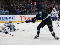 Dylan Guenther e Jack McBain guidano i Mammoth allo scoppio dei Maple Leafs