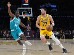 Luka Doncic dei Lakers (inguine) fuori; Deni Avdija dei Blazers (dietro) discutibile