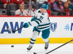 Gli squali sparano per continuare la corsa di successo contro gli sfortunati Canucks