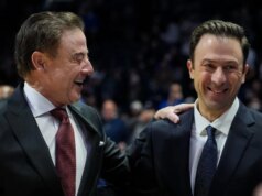 Nella 900esima vittoria, Rick Pitino guida St. John’s contro la squadra Xavier del figlio
