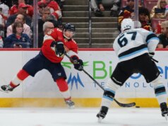 Vitek Vanecek aiuta Mammoth a sconfiggere i Panthers