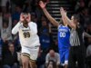Tyler Tanner guida il pestaggio del Kentucky da parte di Vanderbilt numero 18
