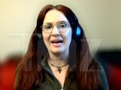 Giornalista supera il controllo dei precedenti dell’ICE nonostante l’erba nel suo sistema, supporto Antifa