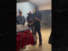 Guarda Alex Pretti consegnare un commovente tributo al veterano deceduto, in video