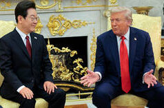 Trump schiaffeggia il associate commerciale asiatico con dazi del 25%.