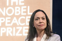 Il premio Nobel venezuelano “presenta” la sua medaglia a Trump