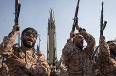 Trump minaccia l’Iran con una “armata” più grande di quella attorno al Venezuela