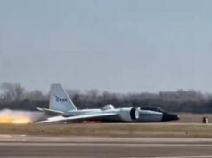 L’aereo della NASA effettua un atterraggio di emergenza infuocato in Texas (VIDEO)