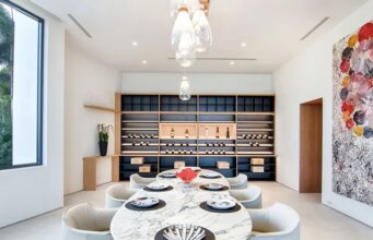 Solo membri: la star di Palm Seaside Hilary Musser elenca una tenuta da 45 milioni di dollari costruita su misura