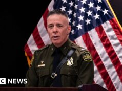 Il capo dell’immigrazione lascia Minneapolis mentre Trump manda sulla scena lo zar di frontiera Tom Homan