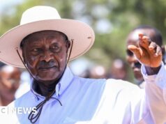 Il chief ugandese estenderà il suo governo per 40 anni dopo essere stato dichiarato vincitore del sondaggio contestato