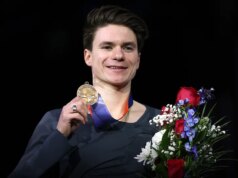 Il pattinatore artistico Maxim Naumov entra nella squadra olimpica americana un anno dopo la morte dei suoi genitori