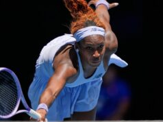 Coco Gauff avanza al secondo turno degli Australian Open nonostante le difficoltà al servizio