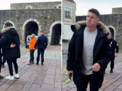 Star della BBC fermata per un selfie dalla polizia mentre l’uomo è in manette