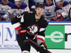 Josh Norris dei Sabres esce contro i Flyers con un infortunio alla parte superiore del corpo