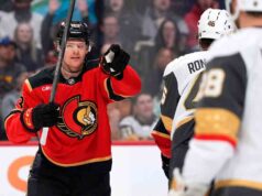 Halliday dei Senatori esce contro i Golden Knights dopo essere stato colpito da un montante