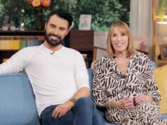 La mamma di Rylan Clark, Linda, 73 anni, “nera” di lividi dopo una terrificante caduta sul ghiaccio
