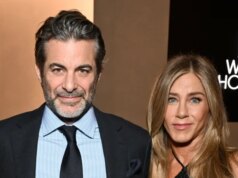 Il fidanzato di Jennifer Aniston arrossisce quando rivela come si sono conosciuti