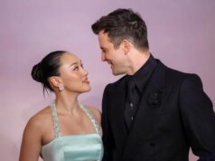 Le star di Bridgerton ammettono che anche loro sono rimaste scioccate dalla “scena della carrozza” erotica della quarta stagione