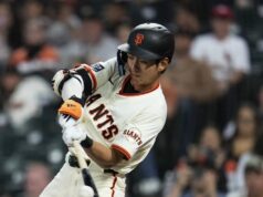 L’esterno dei Giants Jung Hoo Lee si è fermato brevemente al LAX