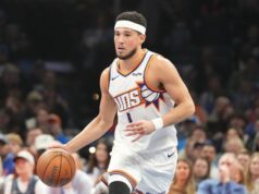 La guardia dei Suns Devin Booker salterà almeno una settimana a causa di una distorsione alla caviglia