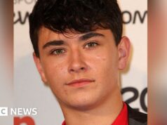 L’inchiesta ha riferito che l’attore William Rush è stato trovato privo di sensi