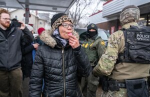 I funzionari federali dell’immigrazione si arrabbiano in privato per le richieste del DHS dopo la sparatoria mortale in Minnesota