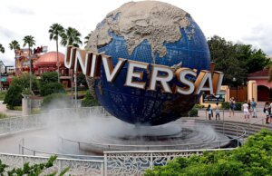 Una donna è morta dopo aver cavalcato le montagne russe di Revenge of the Mummy all’Common Orlando